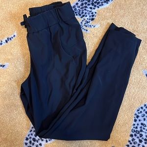 Lululemon stretch city pant cropped sz 4 black